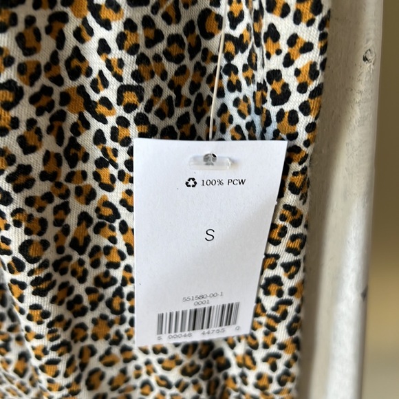 NWT Banana Republic Leopard Print Cozy Slub Short Sleeve Tee. Size Small - Picture 2 of 3